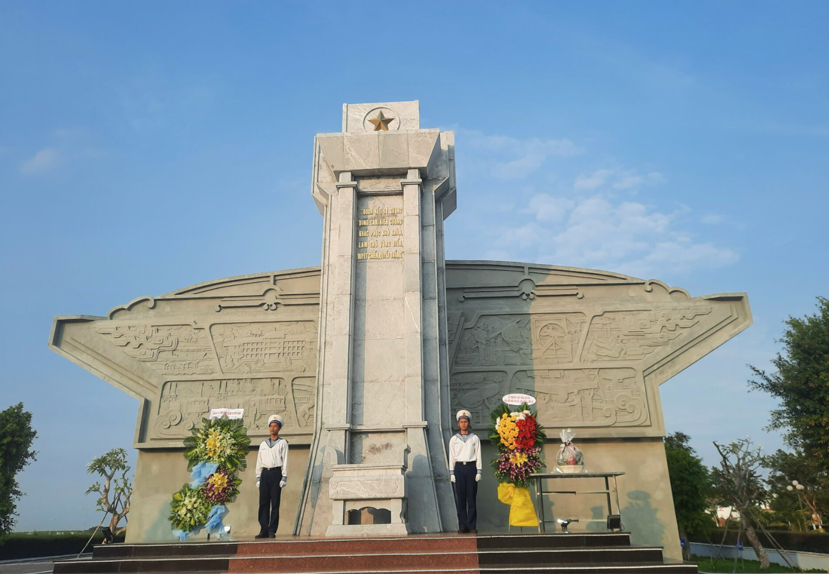 Hội[-]BVTN&MTTP.HCM[-]thăm[-]Lữ[-]đoàn[-]167[-]Vùng[-]2[-]Hải[-]quân